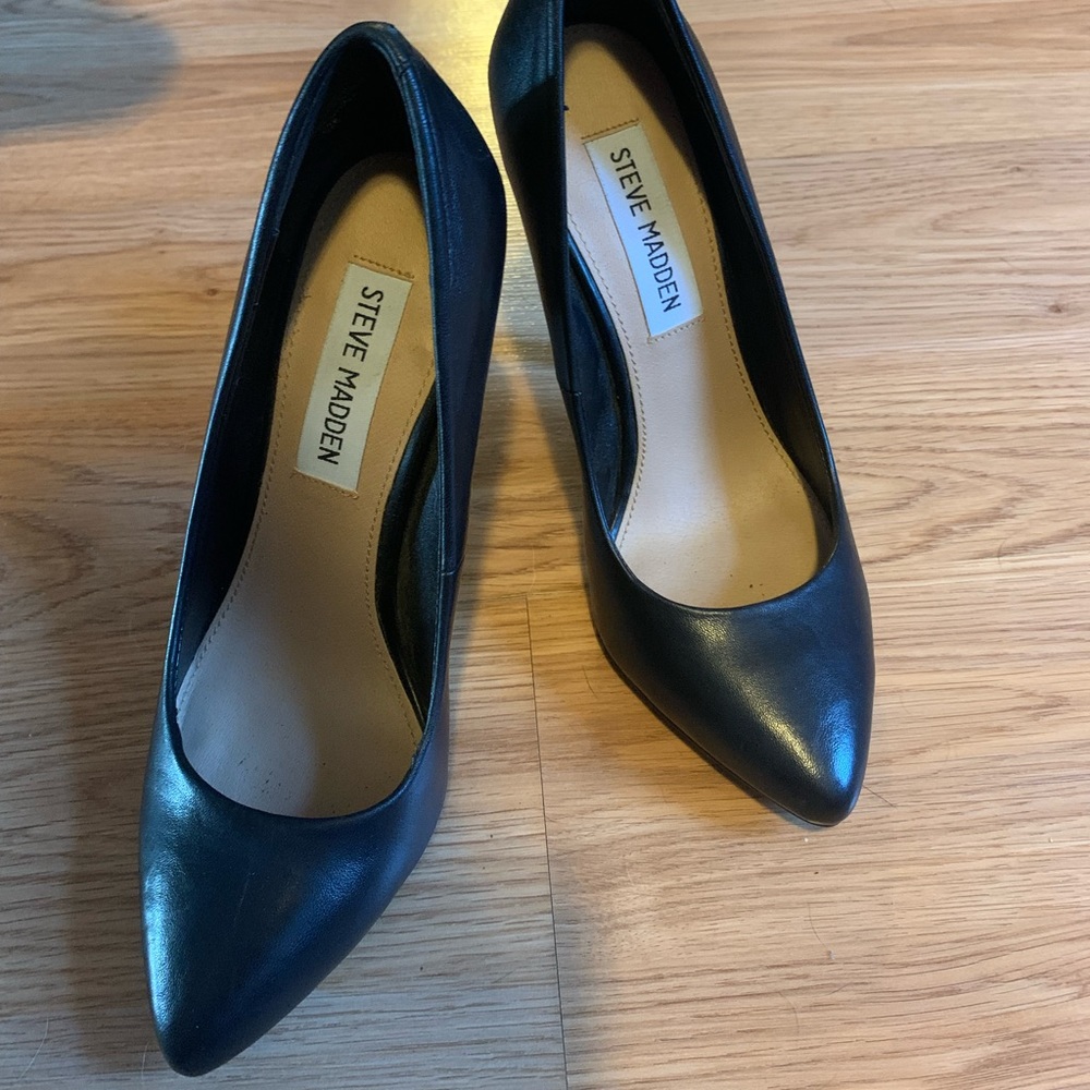 Steve Madden black heel pumps